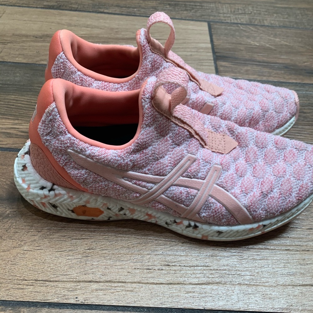 ASICS tennis shoes size 7.5